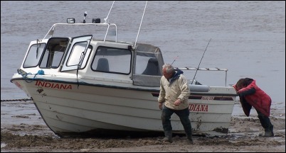 The boat was stuck fast in the mud