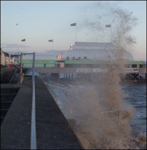 Storm waves in Burnham in 2004