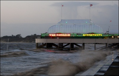 Rough seas in front of Burnham-On-Sea pier