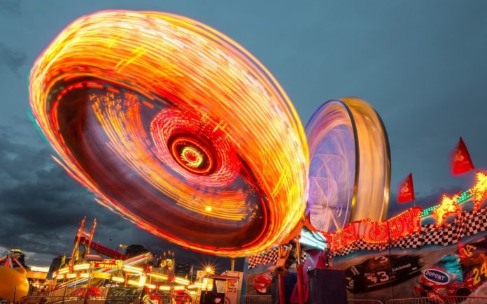 e834b5062ef6073ecd0b470de7444e90fe76e7d61fb118409cf1c1_1280_fairground