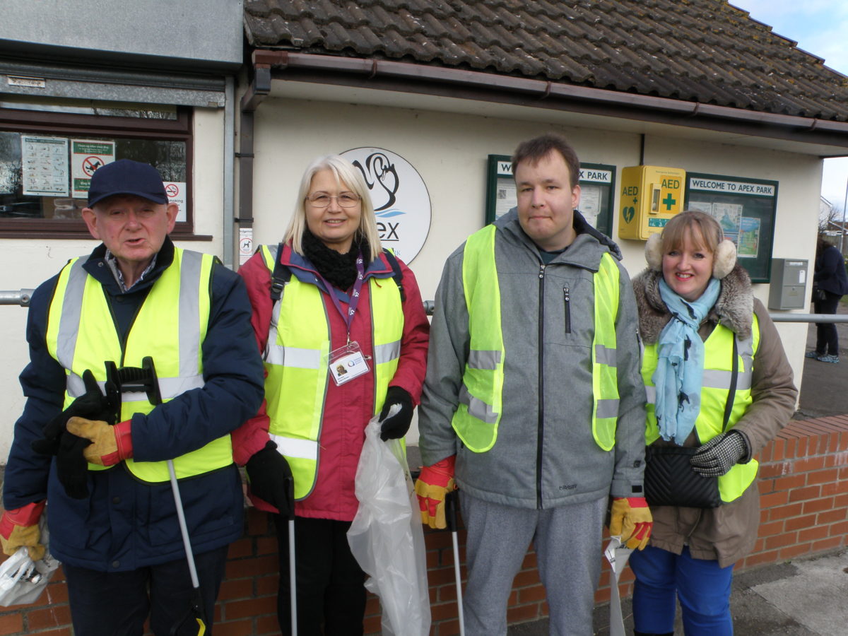 Apex Par litter pick Burnham-On-Sea and Highbridge residents