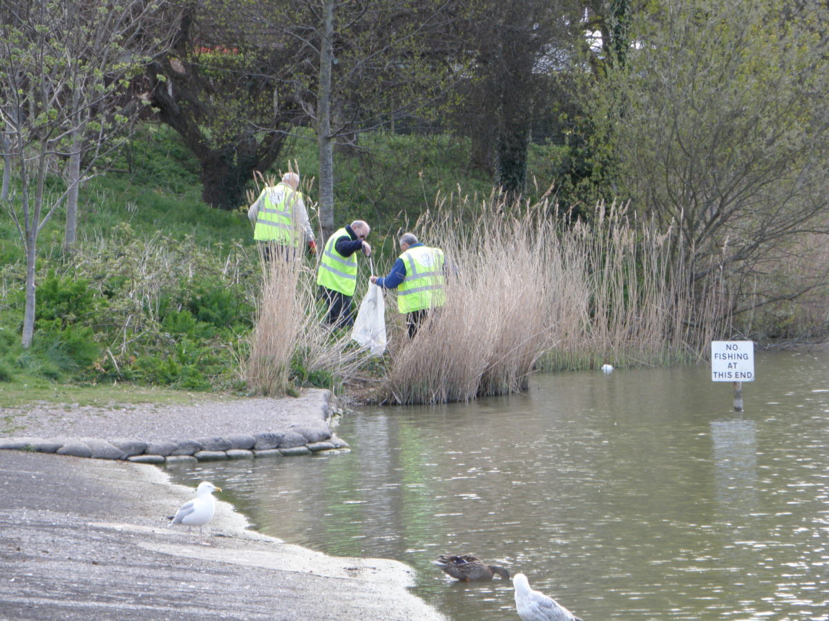 Apex Par litter pick Burnham-On-Sea and Highbridge residents