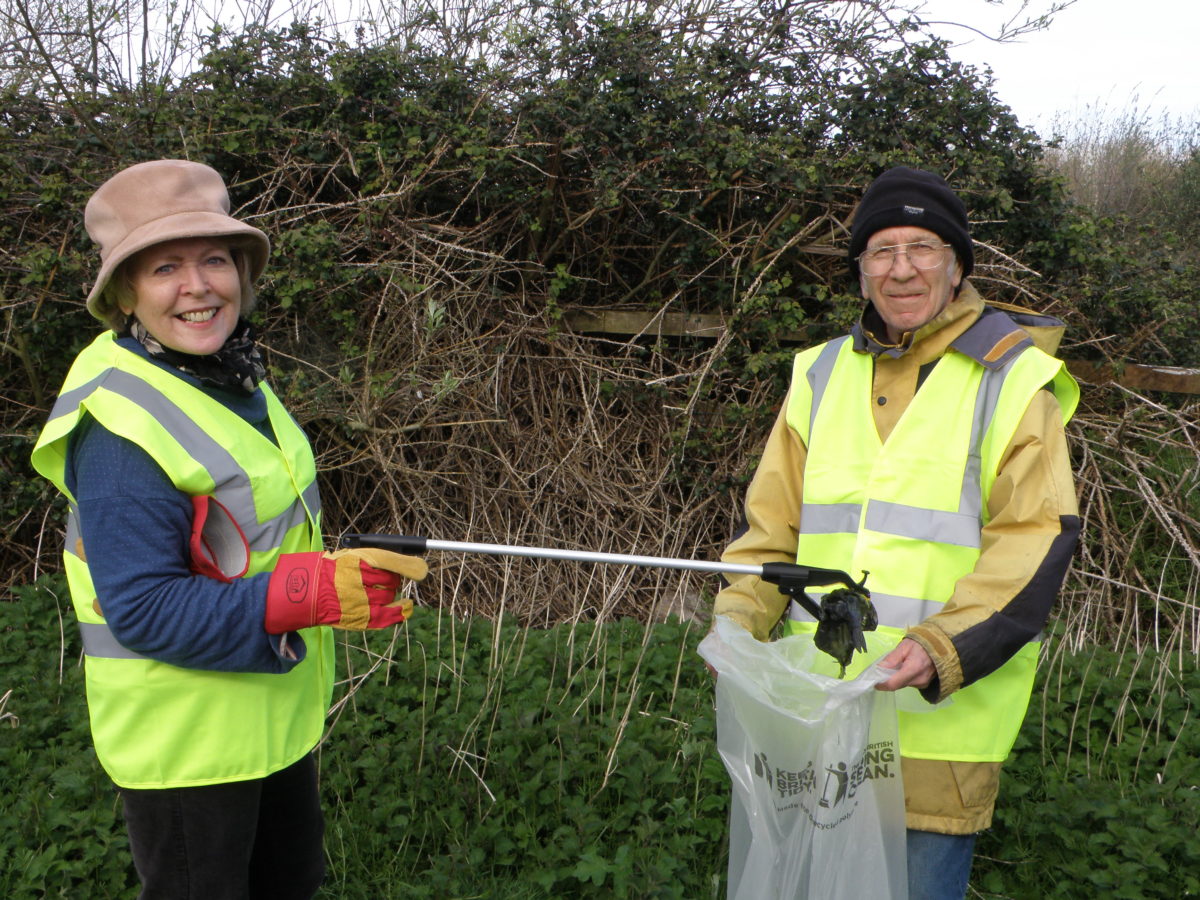 Apex Par litter pick Burnham-On-Sea and Highbridge residents