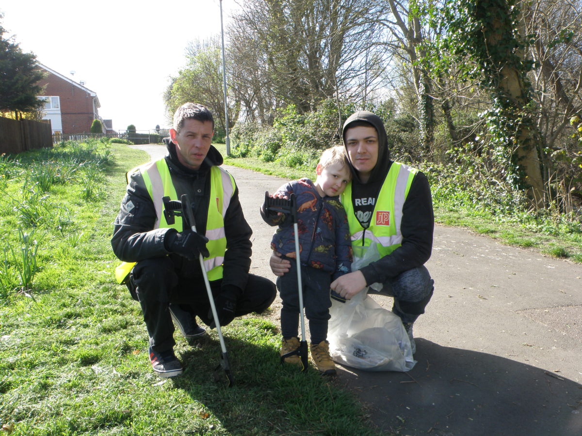 Apex Par litter pick Burnham-On-Sea and Highbridge residents