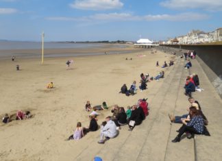 Burnham-On-Sea beach busy with Easter visitors this week