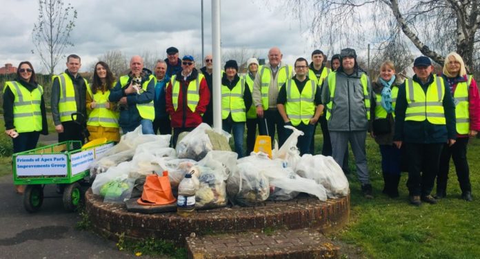 Apex Par litter pick Burnham-On-Sea and Highbridge residents