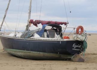 yacht aground berrow