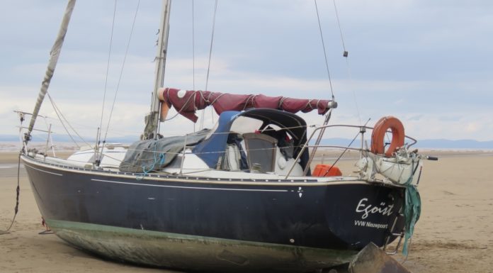 yacht aground berrow