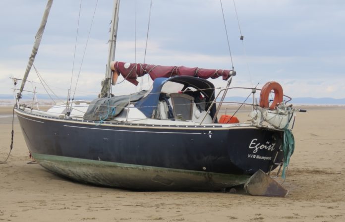 yacht aground berrow