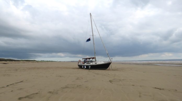 yacht aground berrow