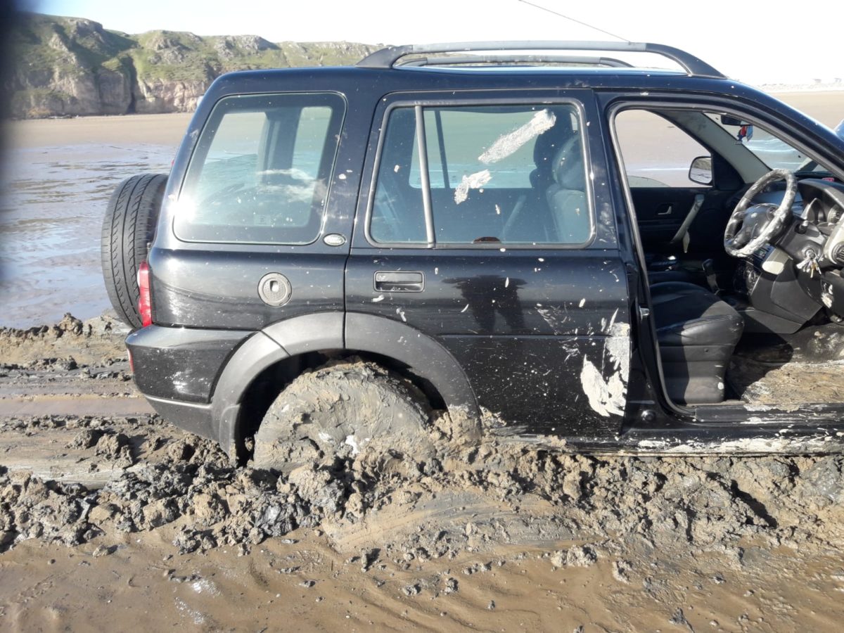 Brean beach cars stuck in mud