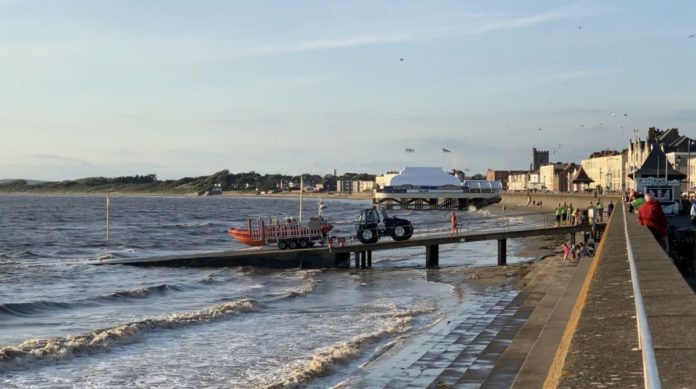 burnham-on-sea rnli lifeboat launching