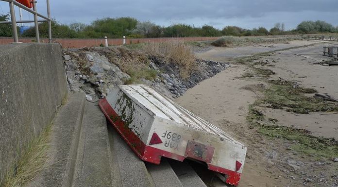 Mystery fishing boat on Stert Island