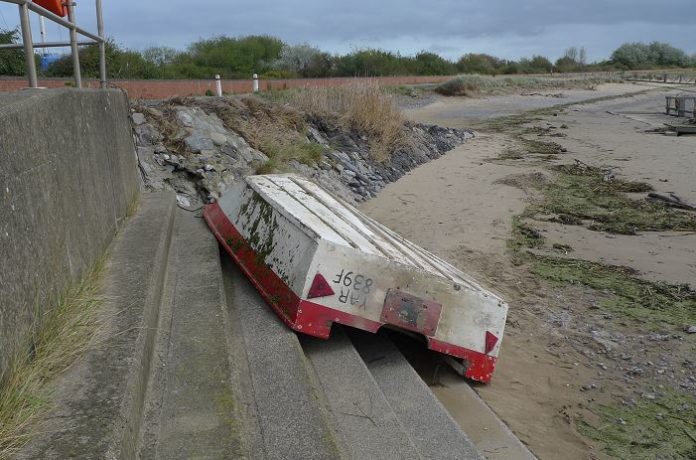 Mystery fishing boat on Stert Island