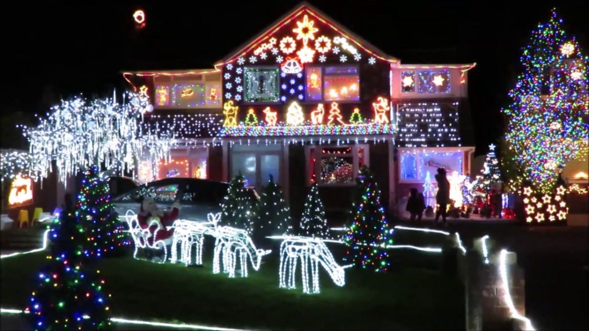 Burnham-On-Sea's Trinity Close Christmas lights draw onlookers despite ...