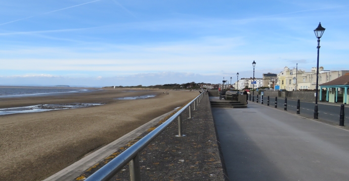 Burnham-On-Sea seafront and beach quiet