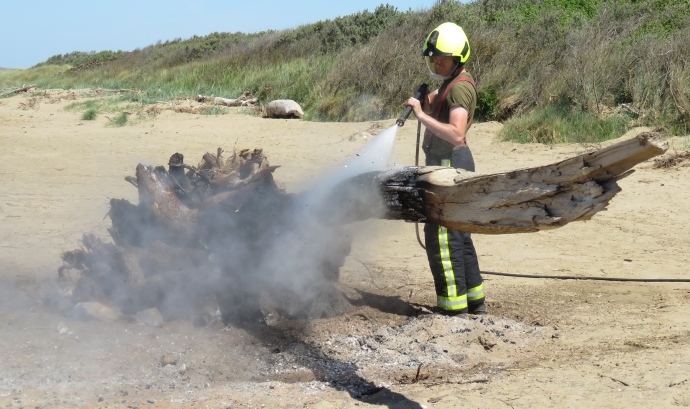 Burnham-On-Sea fire crews called to small beach fire at Berrow