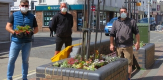Burnham-On-Sea town centre has been given a dash of Spring colour this week, thanks to members of the town's Freemasons