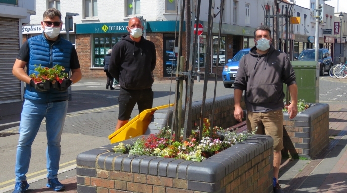 Burnham-On-Sea town centre has been given a dash of Spring colour this week, thanks to members of the town's Freemasons