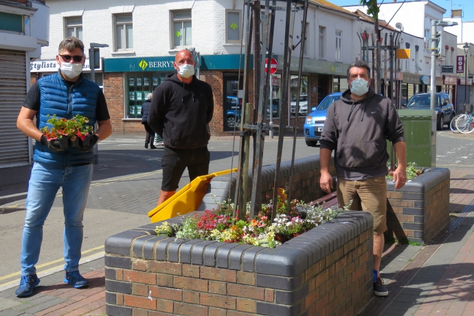 Burnham-On-Sea town centre has been given a dash of Spring colour this week, thanks to members of the town's Freemasons