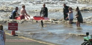 Boat rescued from sea next to Burnham-On-Sea Jetty