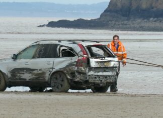 Brean Beach stranded car recovered