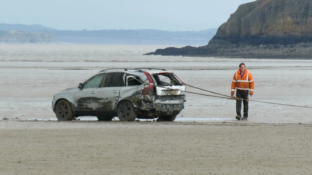 Brean Beach stranded car recovered