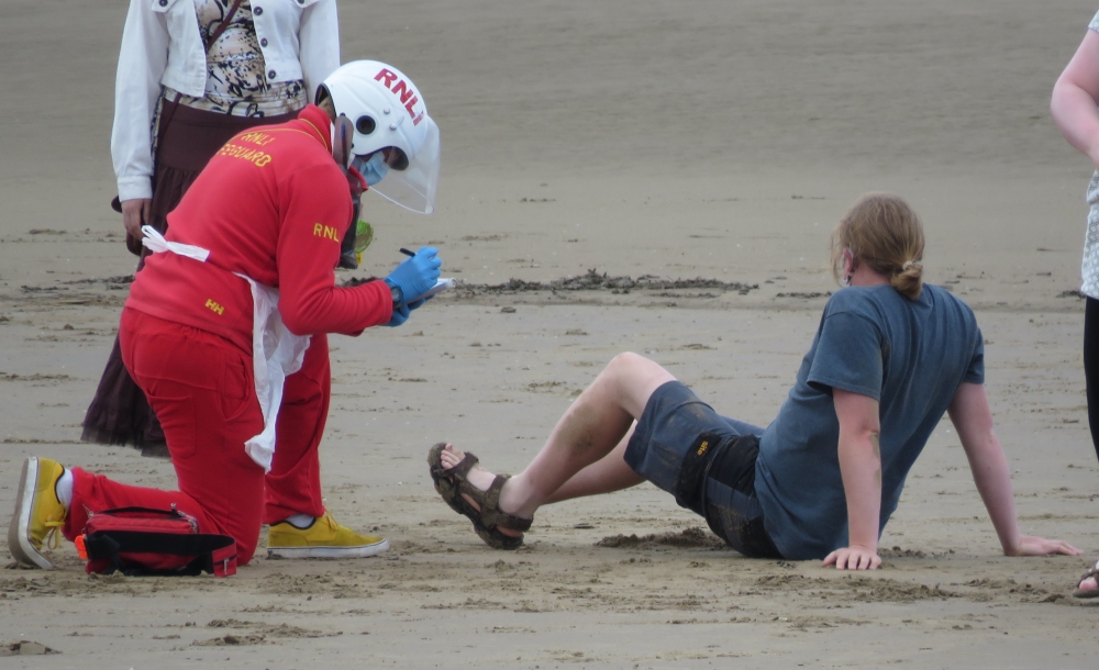 Burnham-On-Sea RNLI lifeguards help dog walker after fall