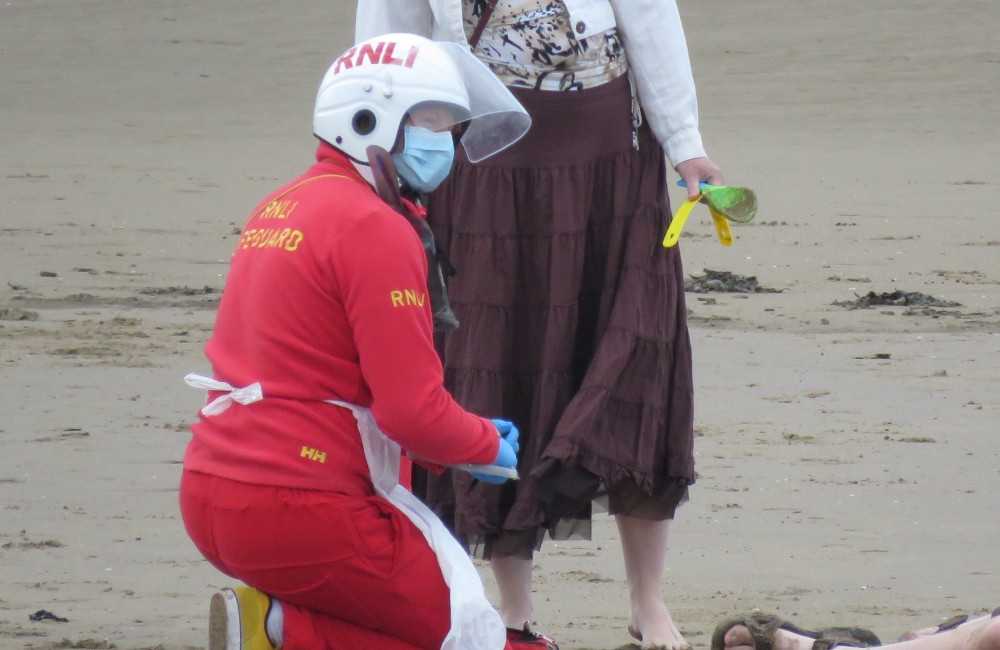 Burnham-On-Sea RNLI lifeguards help dog walker after fall