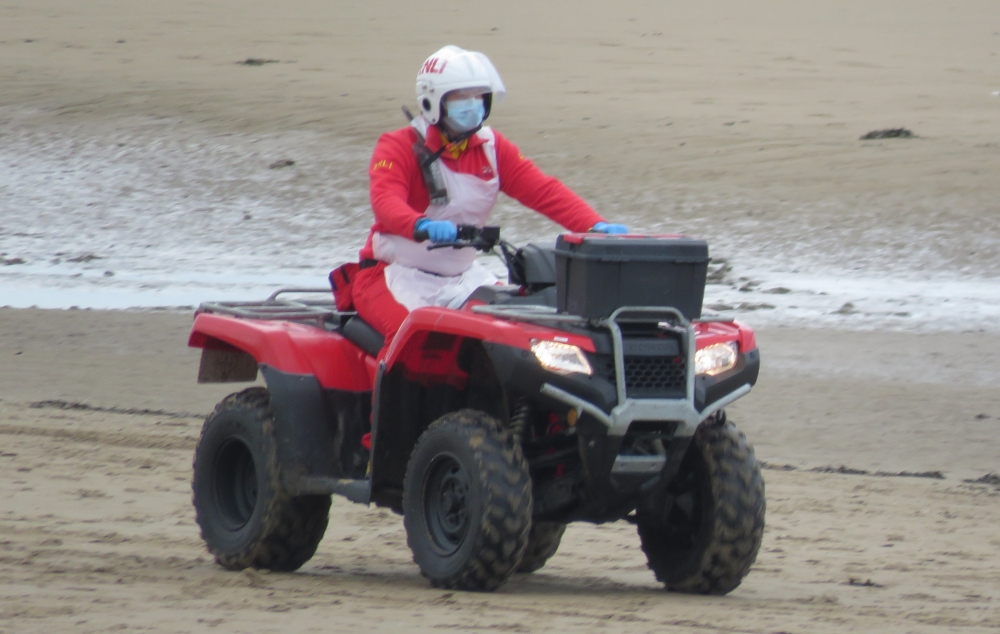 Burnham-On-Sea RNLI lifeguards help dog walker after fall