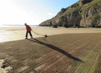Sand artist Simon Beck on Brean Beach