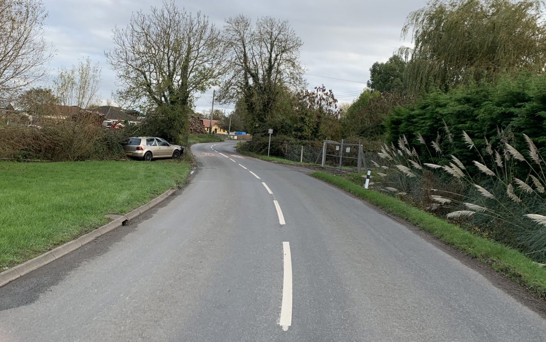 Car crashes into tree on The Causeway between East Huntspill and Woolavington