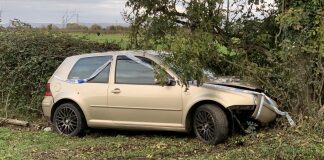 Car crashes into tree on The Causeway between East Huntspill and Woolavington