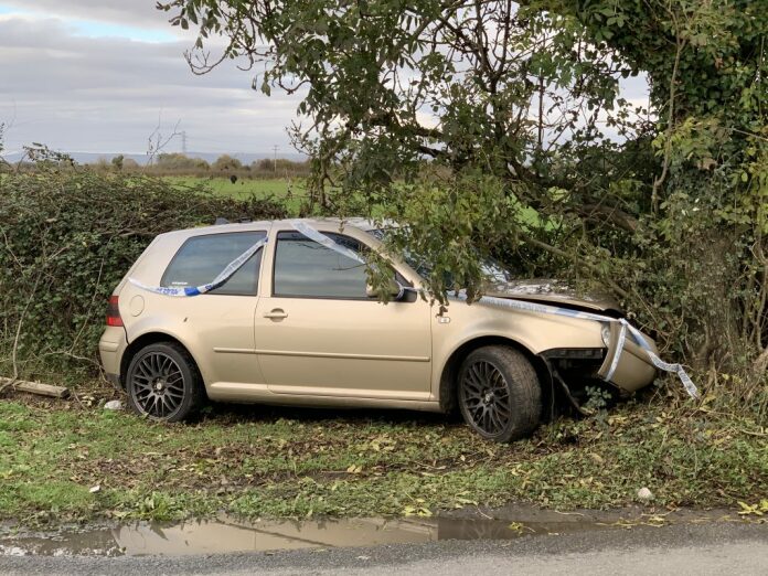 Car crashes into tree on The Causeway between East Huntspill and Woolavington