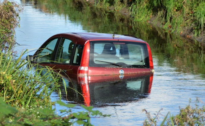 Car in rhyne in Mark