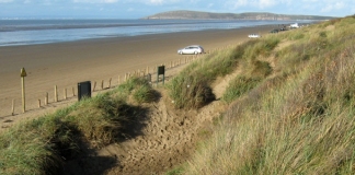 Berrow beach and dunes (Ken Grainger / Berrow Beach and dunes / CC BY-SA 2.0)