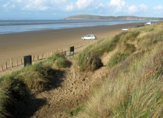 Berrow beach and dunes (Ken Grainger / Berrow Beach and dunes / CC BY-SA 2.0)