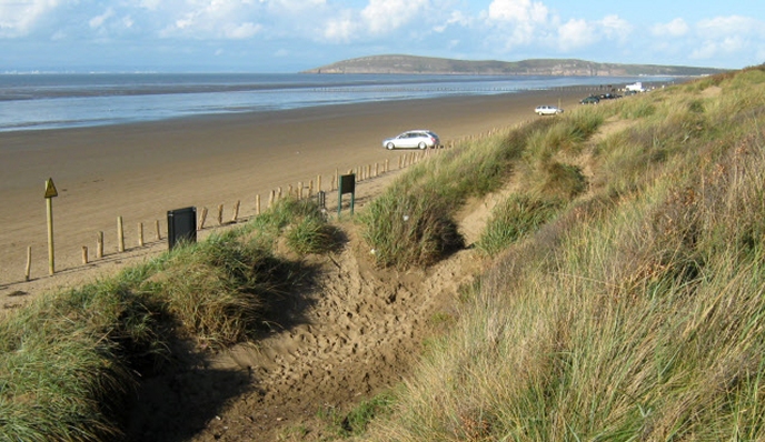 Berrow beach and dunes (Ken Grainger / Berrow Beach and dunes / CC BY-SA 2.0)