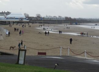 Busy Burnham-On-Sea beach