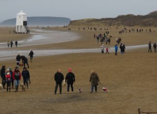 Busy Burnham-On-Sea beach