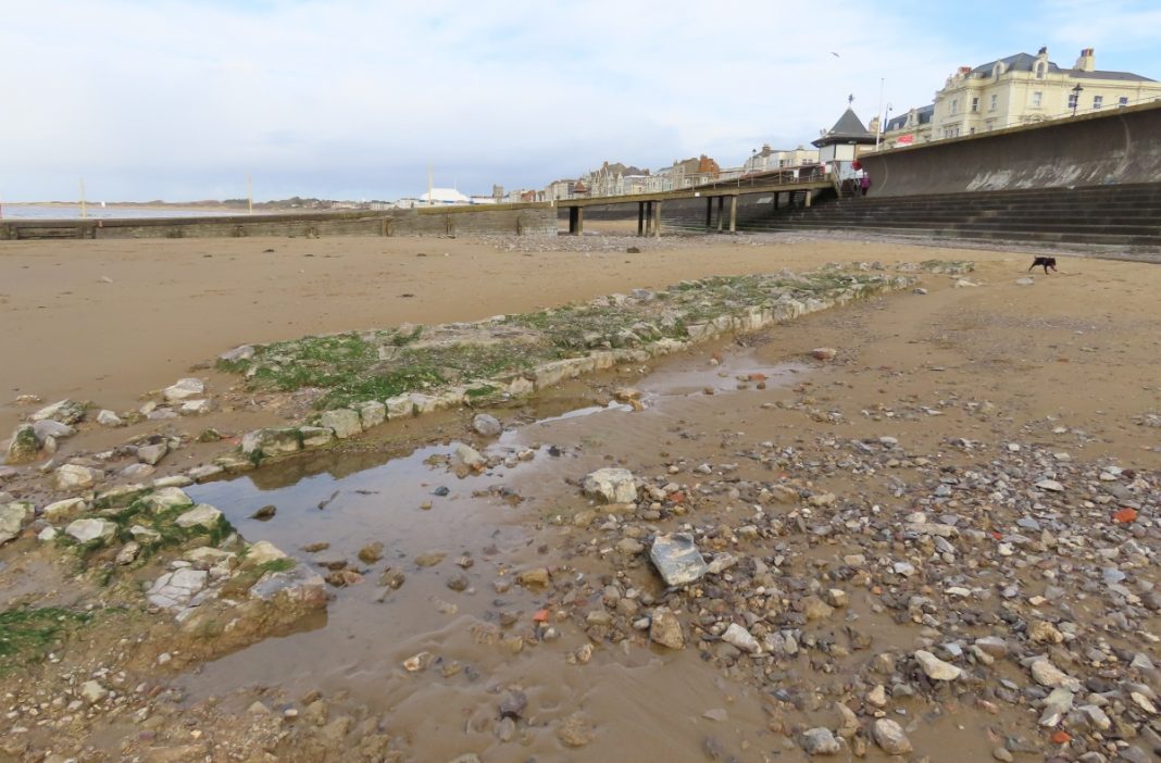 Burnham-On-Sea Marine Lake debris