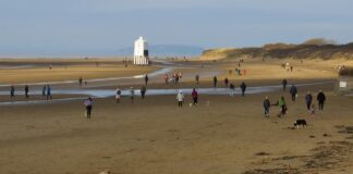 Burnham-On-Sea beach busy