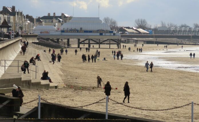 Burnham-On-Sea beach busy