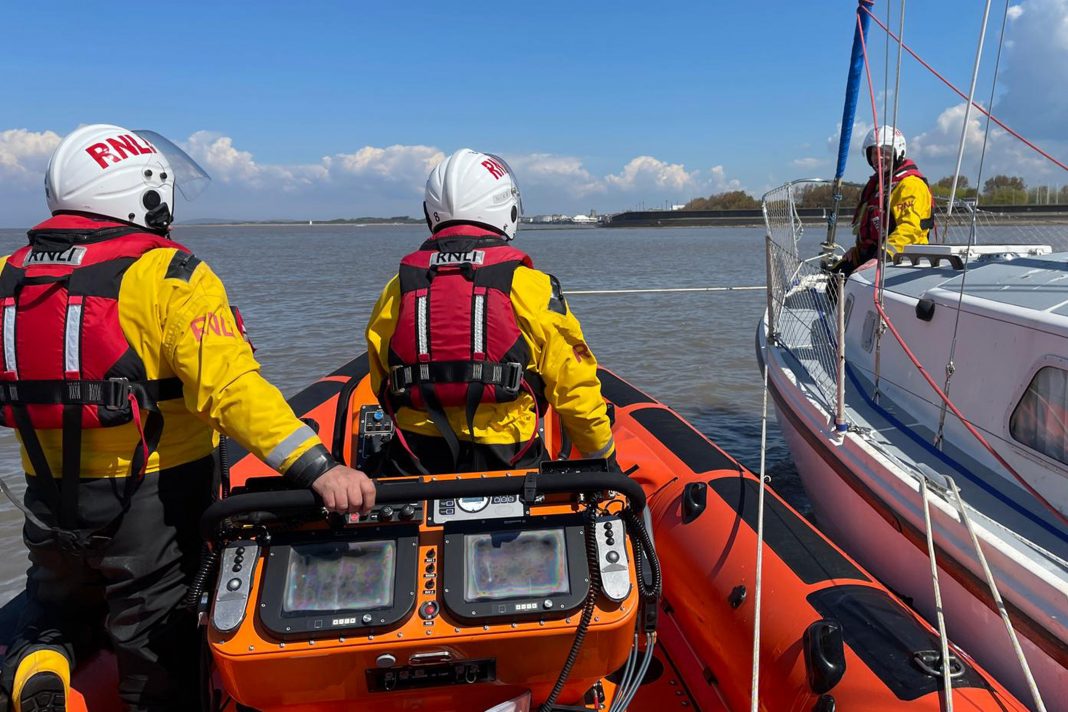 lifeboat rescues yacht