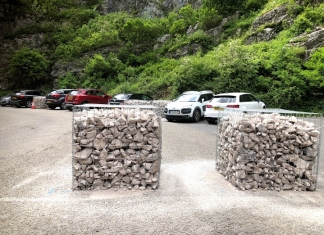 Car park barriers in Cheddar Gorge