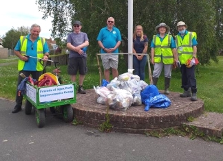 Friends of Apex Park litter pick in Highbridge