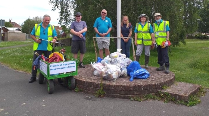 Friends of Apex Park litter pick in Highbridge