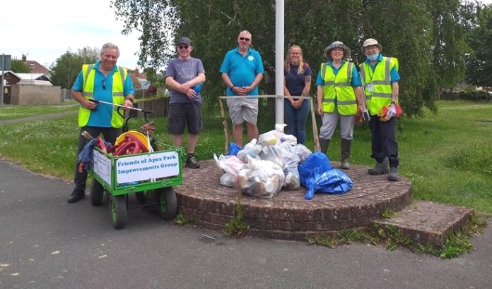 Friends of Apex Park litter pick in Highbridge