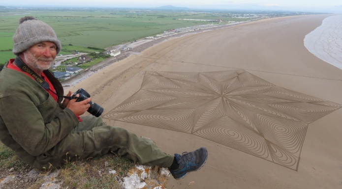 Simon Beck Brean beach sand artist