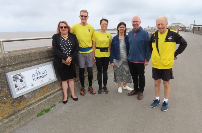 Burnham-On-Sea Harriers running club unveils seafront plaque in memory of founder who died of Covid